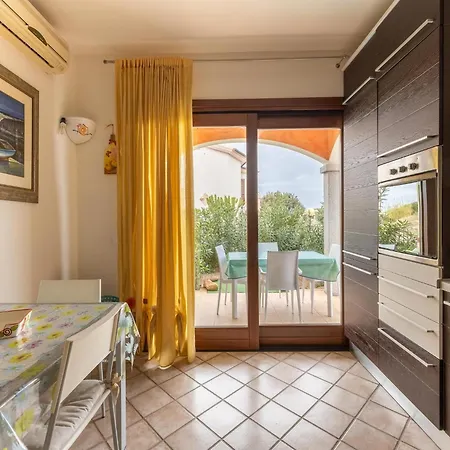 Апартаменты Con Giardino, A 300-metre-tall Mare *